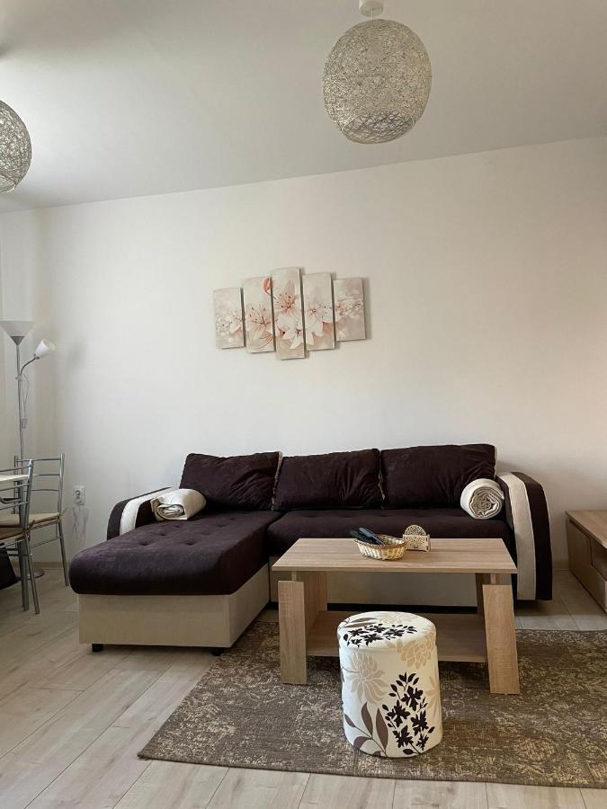 Apartmani Marija Zemun Zemun Polje ภายนอก รูปภาพ