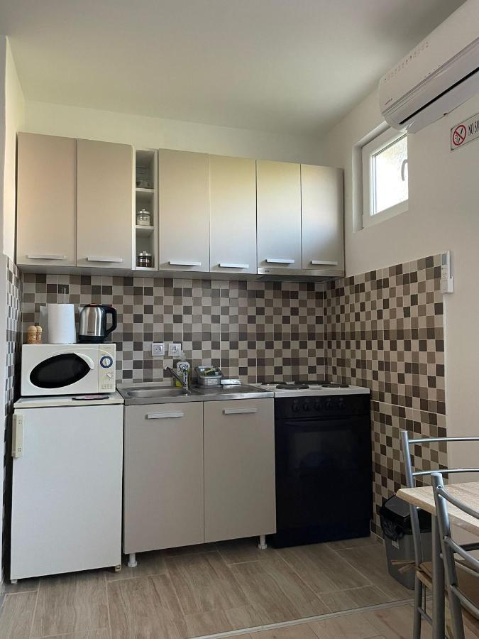 Apartmani Marija Zemun Zemun Polje ภายนอก รูปภาพ