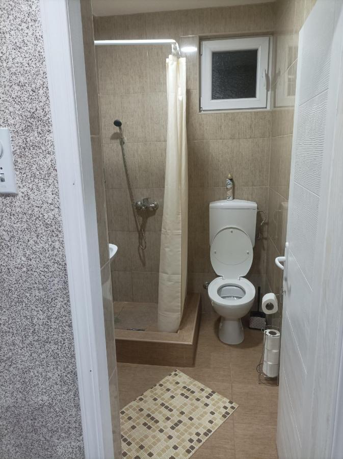 Apartmani Marija Zemun Zemun Polje ภายนอก รูปภาพ