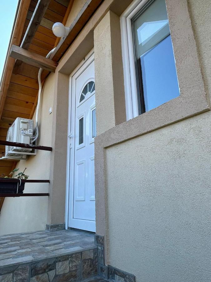 Apartmani Marija Zemun Zemun Polje ภายนอก รูปภาพ
