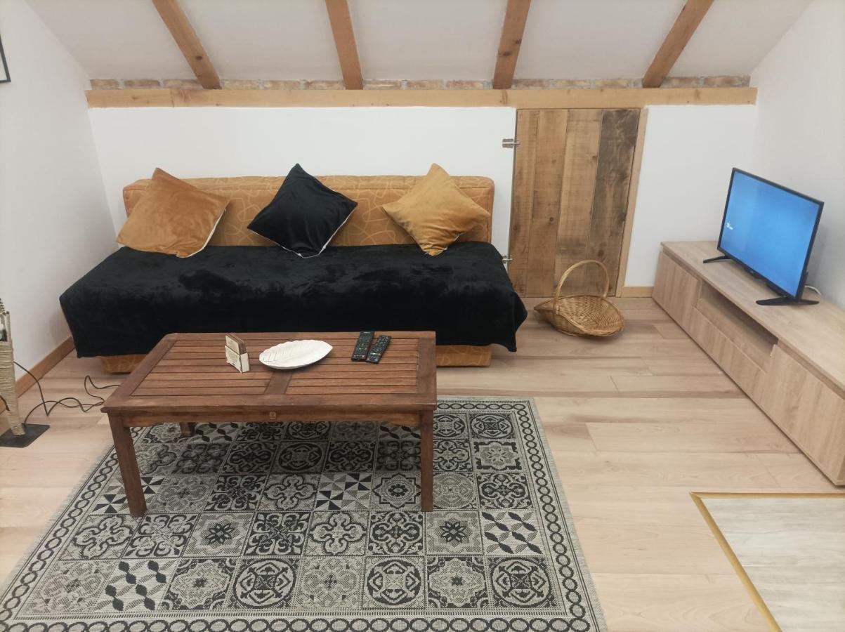 Apartmani Marija Zemun Zemun Polje ภายนอก รูปภาพ