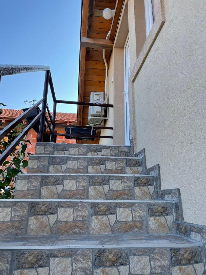 Apartmani Marija Zemun Zemun Polje ภายนอก รูปภาพ
