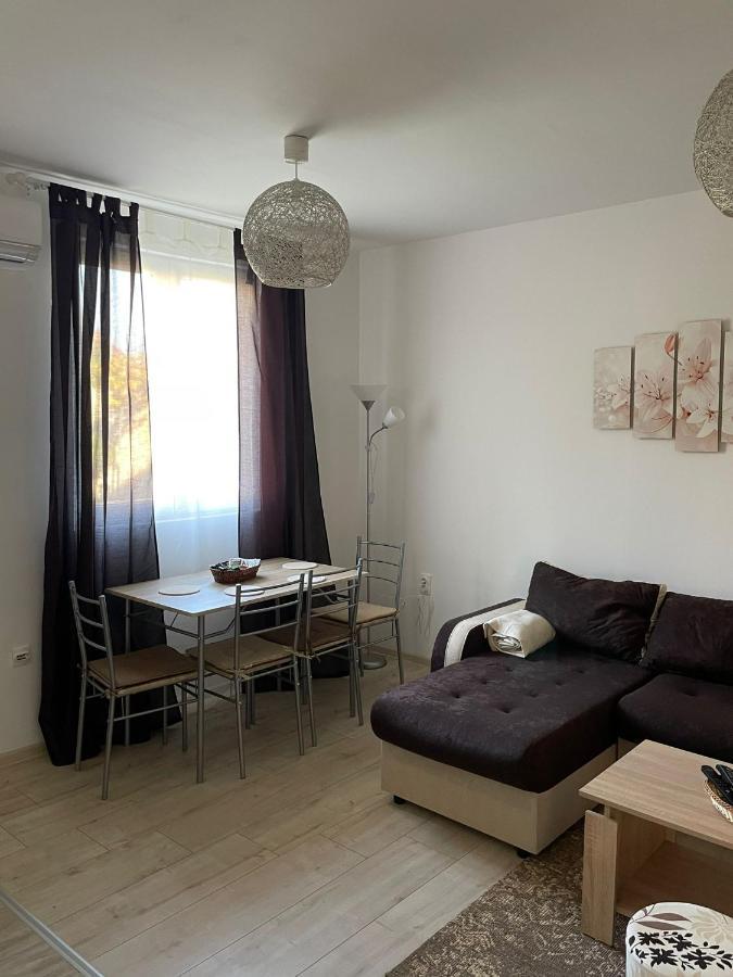 Apartmani Marija Zemun Zemun Polje ภายนอก รูปภาพ