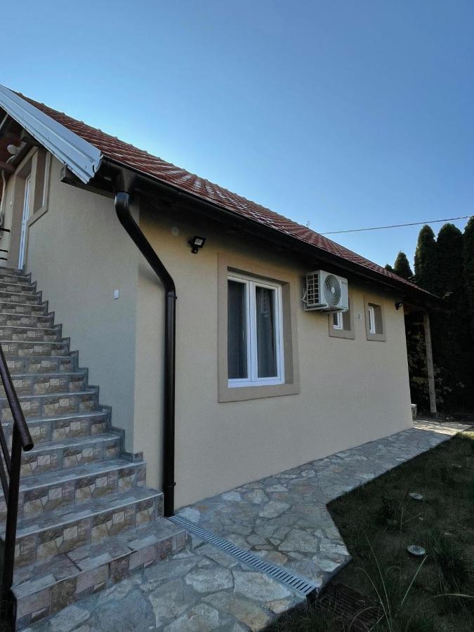 Apartmani Marija Zemun Zemun Polje ภายนอก รูปภาพ