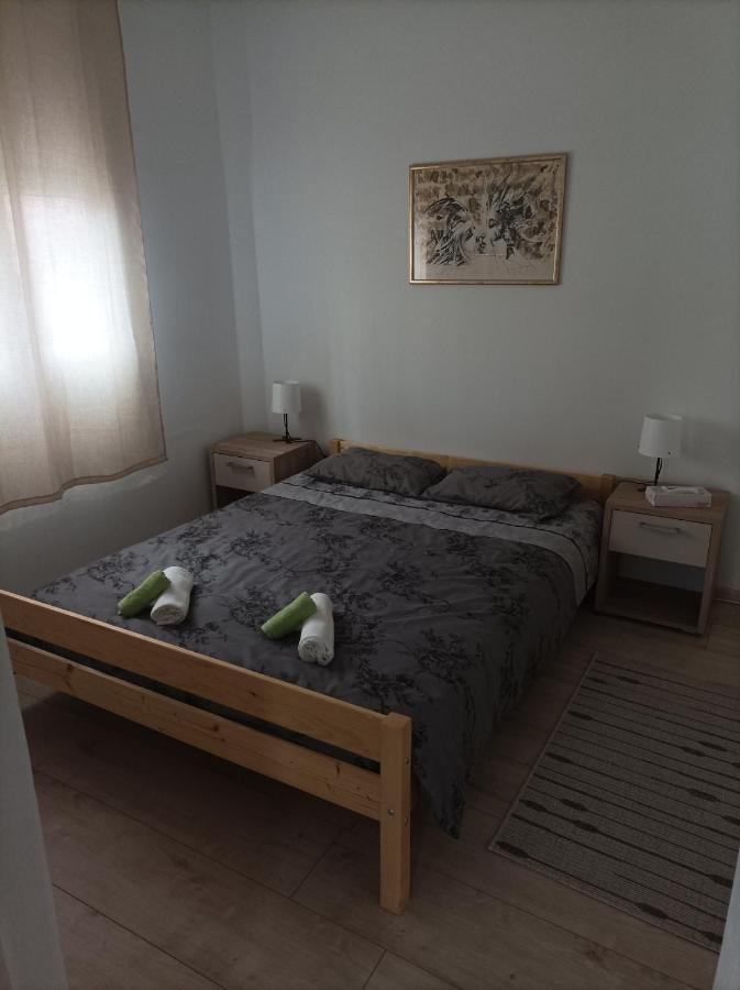 Apartmani Marija Zemun Zemun Polje ภายนอก รูปภาพ