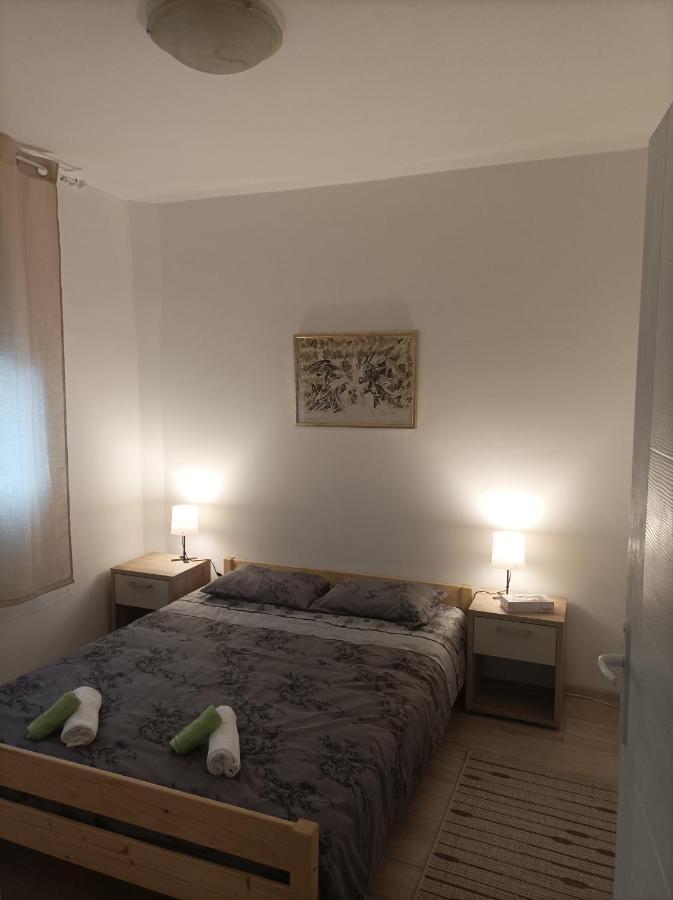 Apartmani Marija Zemun Zemun Polje ภายนอก รูปภาพ