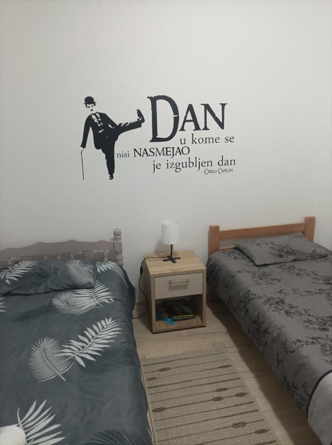 Apartmani Marija Zemun Zemun Polje ภายนอก รูปภาพ